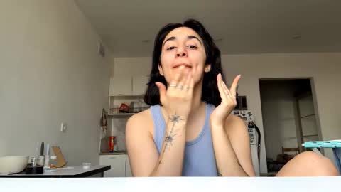 Kylie online show from 02-25-26, 07:40