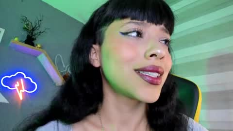 Snapshot of marcelinee__ chatting on 02-05-25, 11:17 Marce  online show from 02-05-25, 11:17