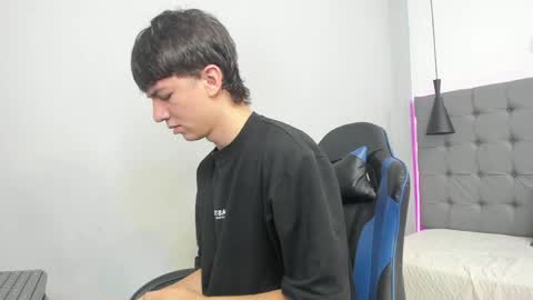 Snapshot of marcellovega chatting on 05-12-26, 12:46 MARCELLO online show from 05-12-26, 12:46