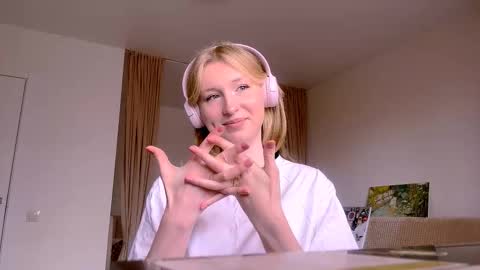 Snapshot of marciabalthazor chatting on 02-15-26, 10:47 Mari online show from 02-15-26, 10:47