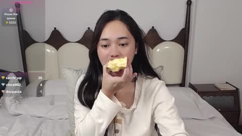 Snapshot of marcialena chatting on 12-17-25, 09:54 Lena online show from 12-17-25, 09:54