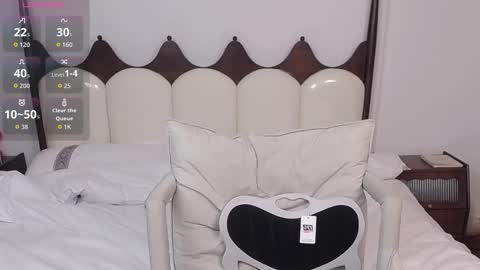 Snapshot of marcialena chatting on 12-21-25, 04:58 Lena online show from 12-21-25, 04:58