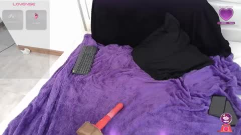 Snapshot of marco_athlete chatting on 02-06-25, 11:54 silas online show from 02-06-25, 11:54