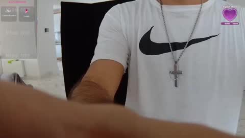 Snapshot of marco_athlete chatting on 09-09-25, 07:19 silas online show from 09-09-25, 07:19