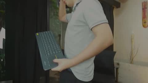 Snapshot of marcovitto chatting on 10-04-25, 11:30 marcovitto online show from 10-04-25, 11:30