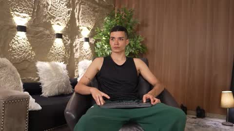 Snapshot of marcoyethan chatting on 09-24-25, 02:48 Marco and Ethan online show from 09-24-25, 02:48