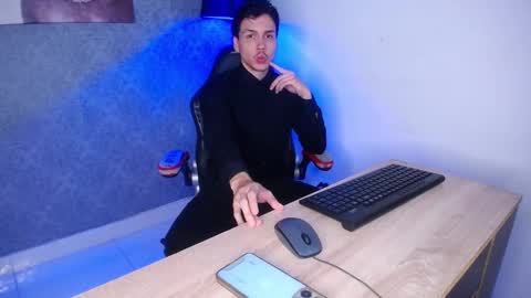 Snapshot of marcus_hanks chatting on 02-17-25, 04:20 Marcus Hanks online show from 02-17-25, 04:20