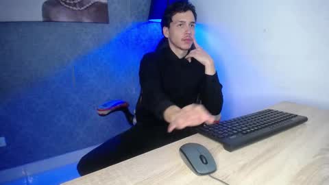 Snapshot of marcus_hanks chatting on 02-17-25, 07:26 Marcus Hanks online show from 02-17-25, 07:26