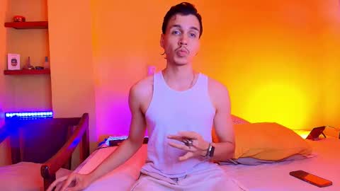 Snapshot of marcus_hanks chatting on 09-22-25, 04:36 Marcus Hanks online show from 09-22-25, 04:36