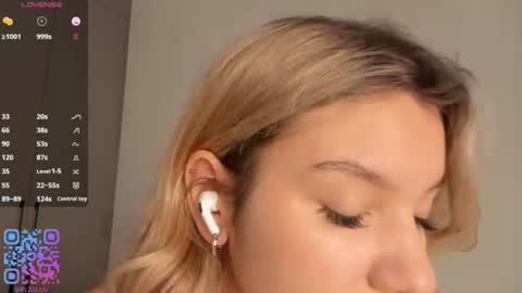 Snapshot of margarethowell chatting on 07-22-26, 05:49 Margaret online show from 07-22-26, 05:49