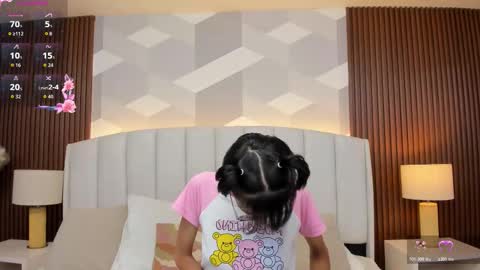 Aitana online show from 11-16-25, 01:55