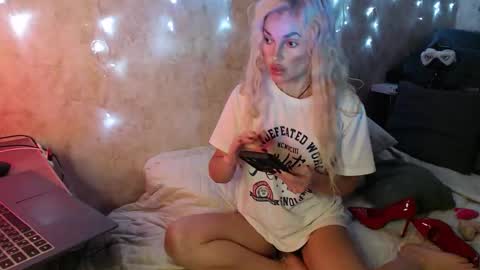 Snapshot of margoo_77 chatting on 10-19-25, 02:34 Margoo online show from 10-19-25, 02:34