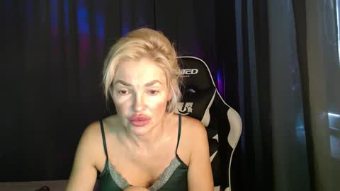 Snapshot of margoo_77 chatting on 10-27-25, 02:59 Margoo online show from 10-27-25, 02:59