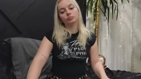 margot_robbie7 online show from 02-12-25, 03:40