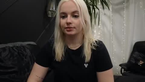 margot_robbie7 online show from 03-06-25, 04:41