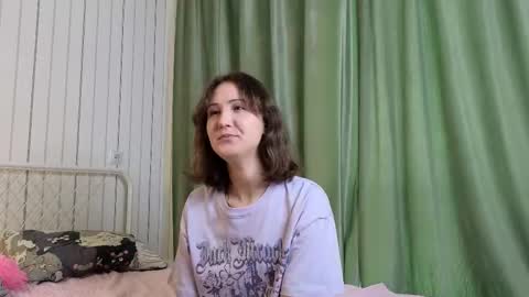 Snapshot of margretpipia chatting on 10-20-25, 09:10 Rose online show from 10-20-25, 09:10