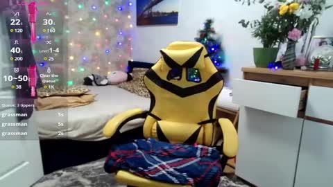 Snapshot of mari_77777 chatting on 12-19-24, 10:02 Mari online show from 12-19-24, 10:02