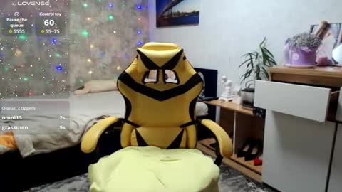 Snapshot of mari_77777 chatting on 01-20-25, 10:40 Mari online show from 01-20-25, 10:40