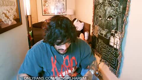Snapshot of mari_and_jandro chatting on 01-16-25, 03:46 Mari online show from 01-16-25, 03:46