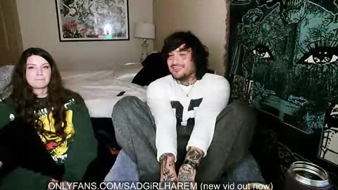 Snapshot of mari_and_jandro chatting on 02-13-25, 08:06 Mari online show from 02-13-25, 08:06