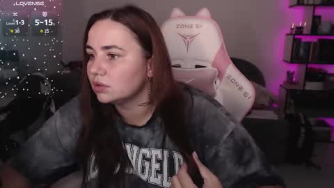 Snapshot of mari_moore7 chatting on 09-19-25, 07:21 mari moore online show from 09-19-25, 07:21