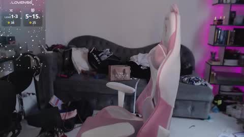 Snapshot of mari_moore7 chatting on 09-20-25, 08:15 mari moore online show from 09-20-25, 08:15