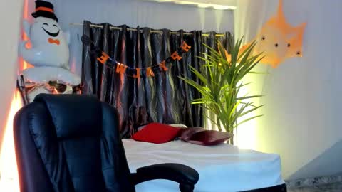 Snapshot of mari_salgado chatting on 10-13-25, 11:21 mari_salgado online show from 10-13-25, 11:21