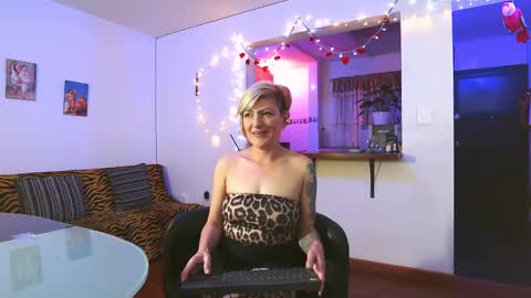 Maria fernanda online show from 02-25-25, 02:03