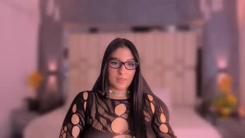 Snapshot of maria_flowers chatting on 10-11-25, 08:07 MARIA online show from 10-11-25, 08:07