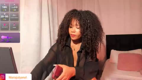 Snapshot of maria_julyana chatting on 09-30-25, 06:18 V A N E S S A online show from 09-30-25, 06:18