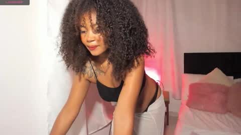 Snapshot of maria_julyana chatting on 10-09-25, 05:49 V A N E S S A online show from 10-09-25, 05:49