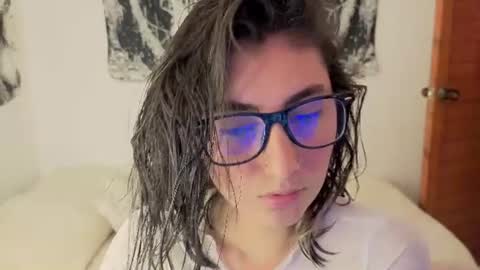 Snapshot of mariagh_ chatting on 06-18-26, 09:41 Maria online show from 06-18-26, 09:41