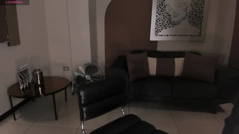 Snapshot of mariaherrera_ chatting on 10-21-25, 02:56 MARIA HERRERA online show from 10-21-25, 02:56