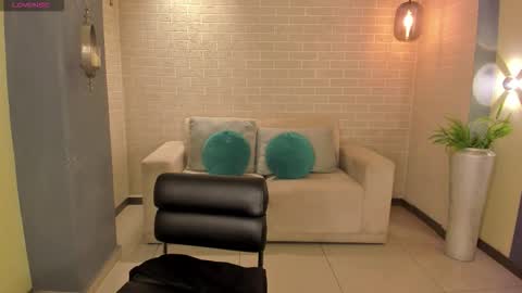 MARIA HERRERA  online show from 10-30-25, 11:05