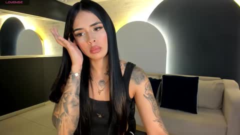 Snapshot of mariaherrera_ chatting on 11-19-25, 08:31 MARIA HERRERA online show from 11-19-25, 08:31