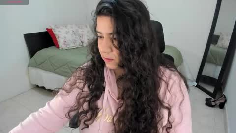 Snapshot of mariamcastillo chatting on 04-22-26, 08:43 Mariam Castiblanco online show from 04-22-26, 08:43