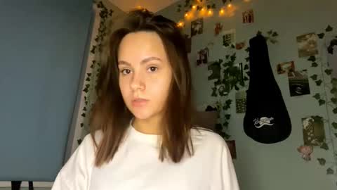 Snapshot of mariamcleverley chatting on 09-18-25, 04:42 Mia online show from 09-18-25, 04:42