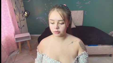 Snapshot of mariamcute_ chatting on 03-10-25, 07:40 M A R I A N A online show from 03-10-25, 07:40