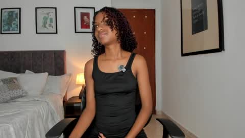 Snapshot of marian_nn chatting on 04-21-26, 01:42 Mariana online show from 04-21-26, 01:42