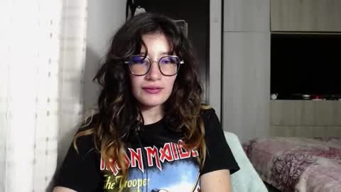 Mariana online show from 10-17-25, 01:09