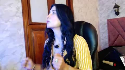 Mariana online show from 12-20-25, 12:01