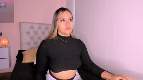 Snapshot of mariana__roe chatting on 12-29-24, 03:57 Mariana Roe online show from 12-29-24, 03:57