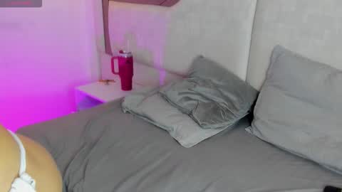 Mariana online show from 10-15-25, 02:06