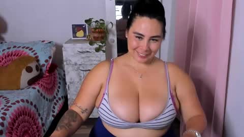 Snapshot of mariana_mr chatting on 01-14-25, 08:37 M A R I A N A online show from 01-14-25, 08:37