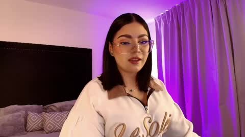 Snapshot of mariana_owen chatting on 05-15-26, 12:01 online show from 05-15-26, 12:01