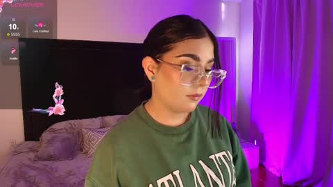 Snapshot of mariana_owen chatting on 05-26-26, 12:01 online show from 05-26-26, 12:01