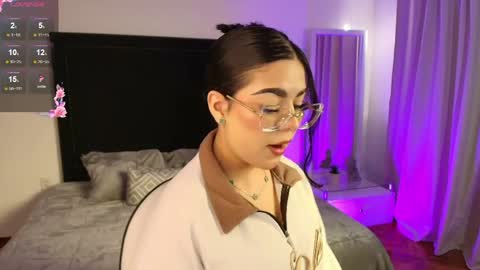 Snapshot of mariana_owen chatting on 06-06-26, 11:48 online show from 06-06-26, 11:48