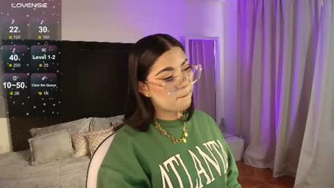 Snapshot of mariana_owen chatting on 06-15-26, 01:46 online show from 06-15-26, 01:46