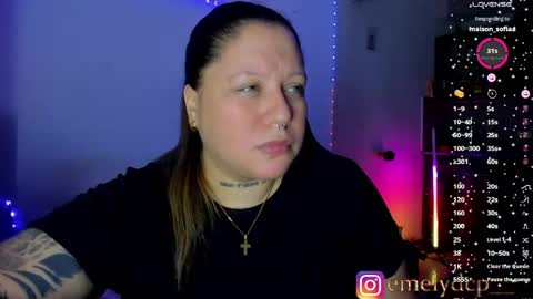 Snapshot of mariana_spellman chatting on 04-18-26, 08:40 Emely online show from 04-18-26, 08:40