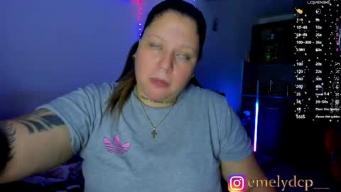Snapshot of mariana_spellman chatting on 04-22-26, 07:11 Emely online show from 04-22-26, 07:11